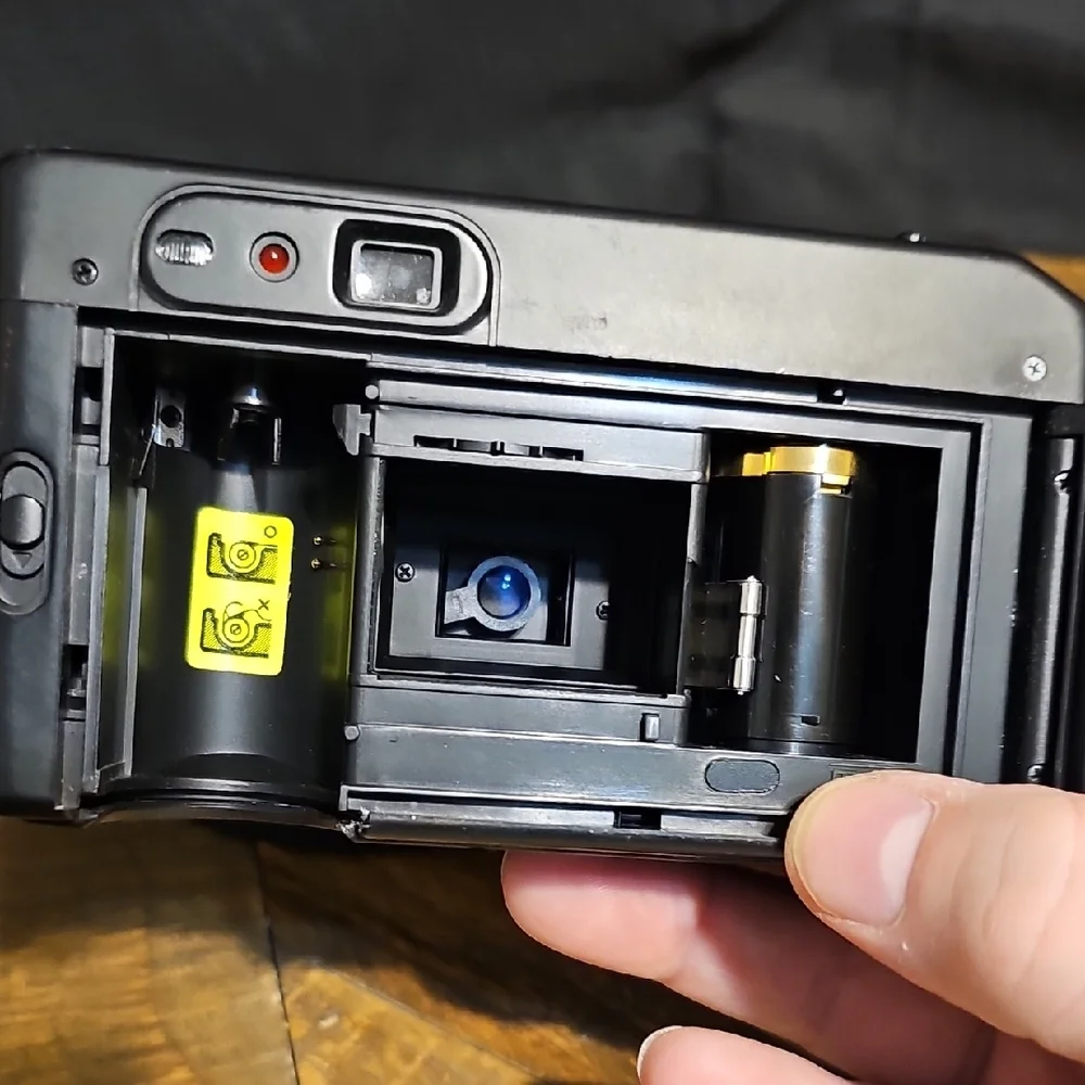 Targus C685 Black and Red Camera